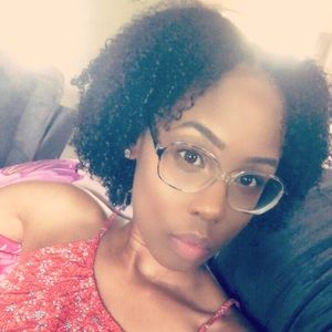 Meet your Posher, Alacia